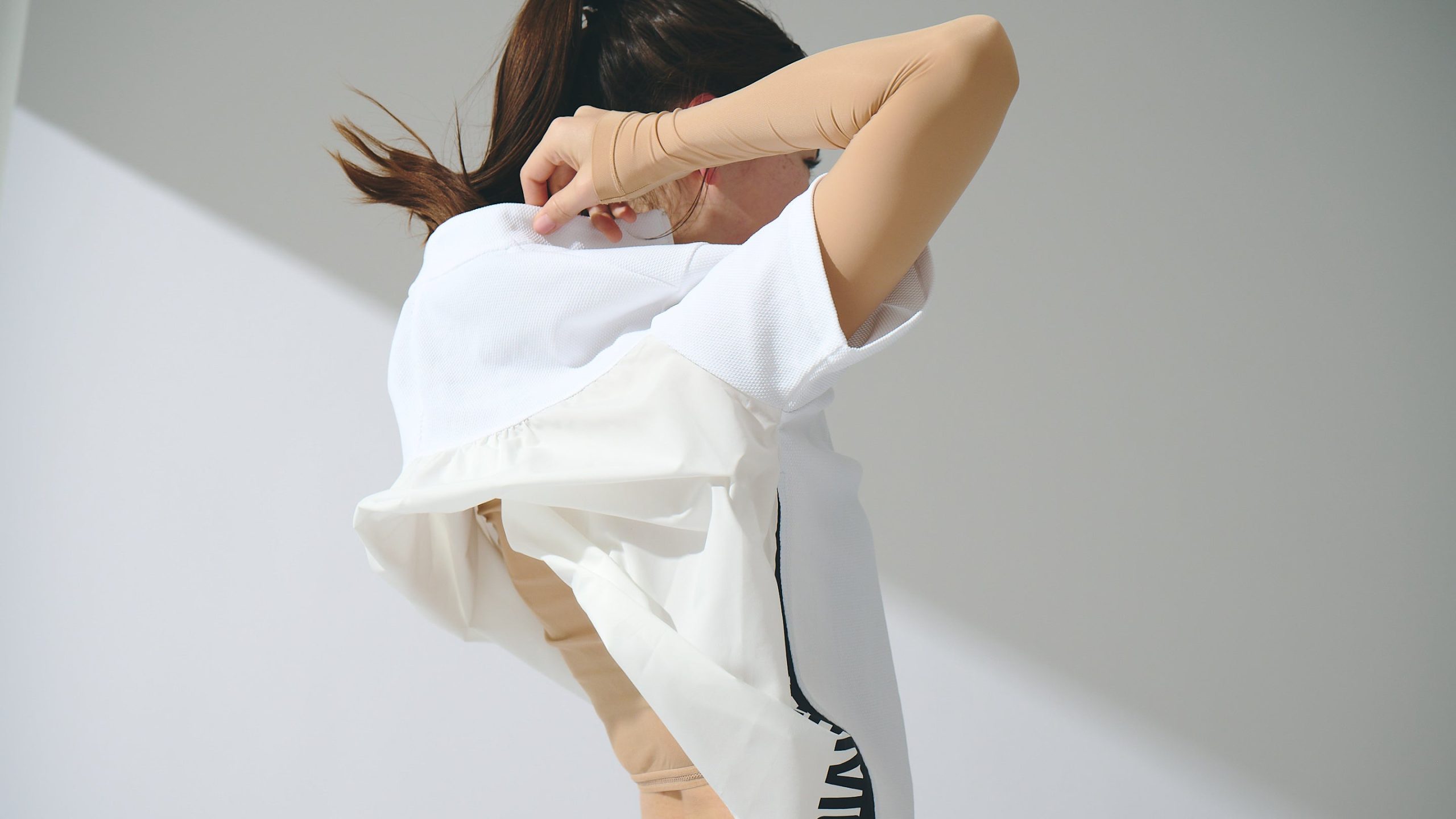 บริเวณที่โดนแดดง่ายอย่างข้อมือและลำคอก็ต้องปกป้องให้ดี